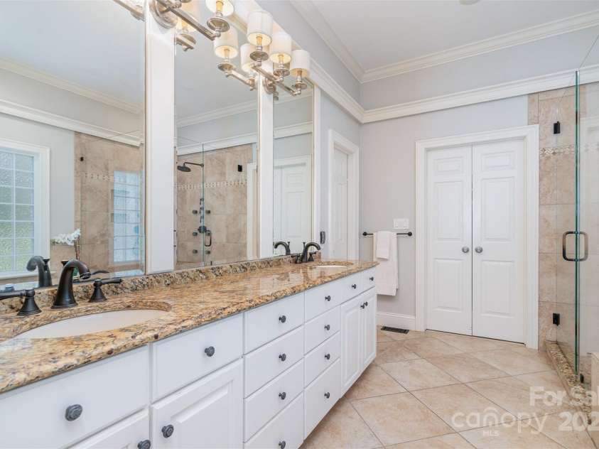 5537 Challis View Lane, Charlotte, NC 28226.  MLS# CAR4270403, YatesRealty ID 21318. 
