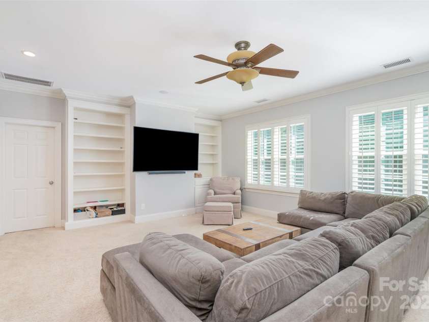 5537 Challis View Lane, Charlotte, NC 28226.  MLS# CAR4270403, YatesRealty ID 21318. 