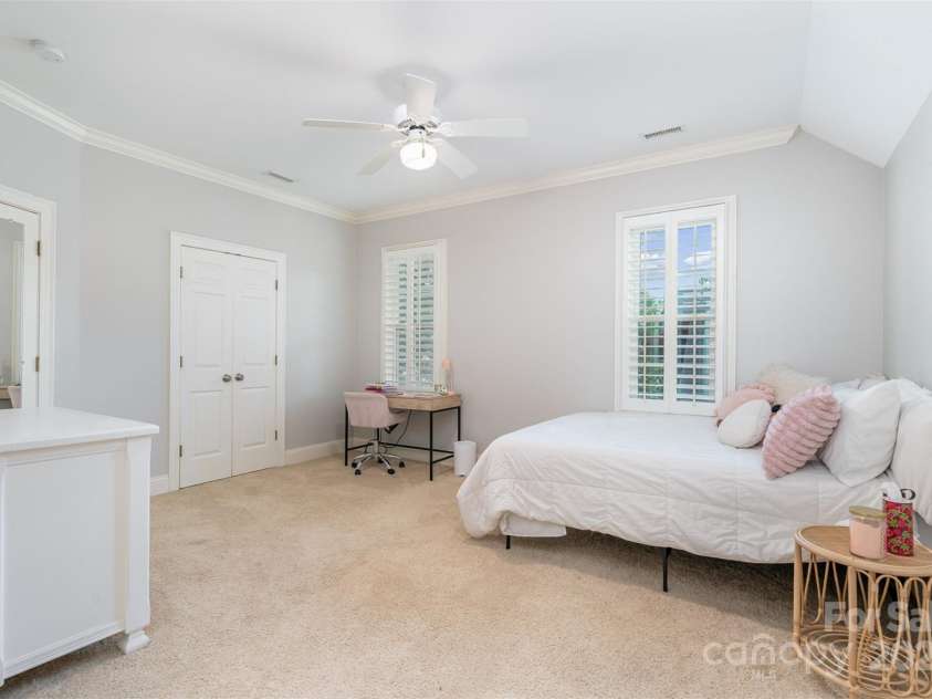 5537 Challis View Lane, Charlotte, NC 28226.  MLS# CAR4270403, YatesRealty ID 21318. 