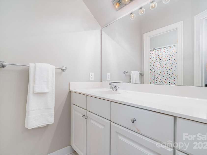 5537 Challis View Lane, Charlotte, NC 28226.  MLS# CAR4270403, YatesRealty ID 21318. 