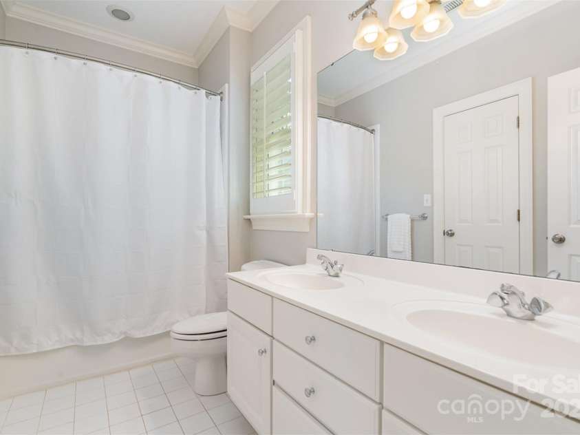 5537 Challis View Lane, Charlotte, NC 28226.  MLS# CAR4270403, YatesRealty ID 21318. 