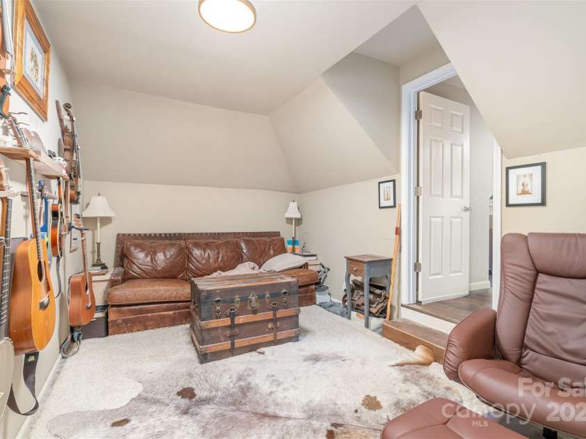 5537 Challis View Lane, Charlotte, NC 28226.  MLS# CAR4270403, YatesRealty ID 21318. 
