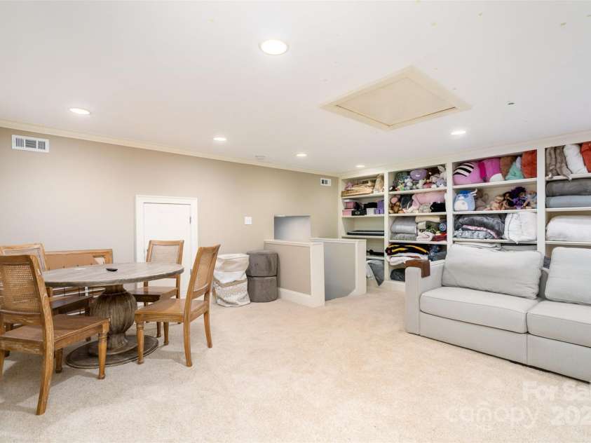 5537 Challis View Lane, Charlotte, NC 28226.  MLS# CAR4270403, YatesRealty ID 21318. 