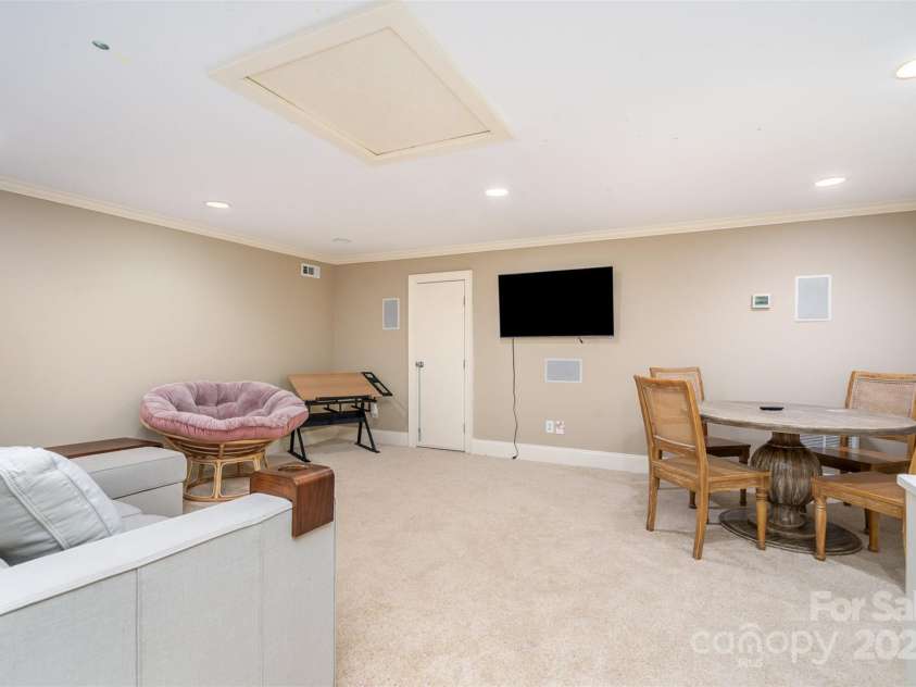 5537 Challis View Lane, Charlotte, NC 28226.  MLS# CAR4270403, YatesRealty ID 21318. 