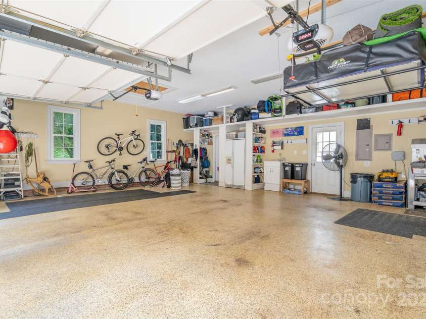 5537 Challis View Lane, Charlotte, NC 28226.  MLS# CAR4270403, YatesRealty ID 21318. 