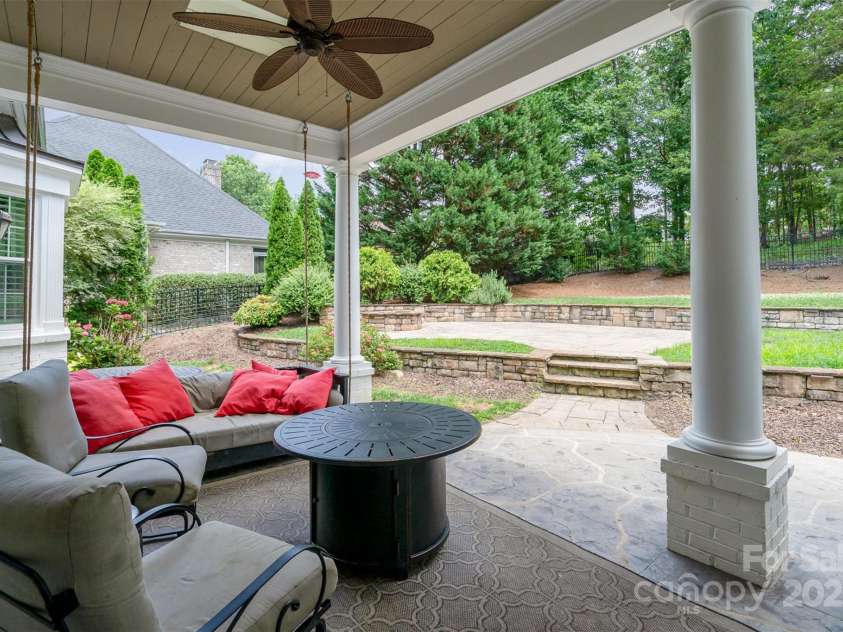 5537 Challis View Lane, Charlotte, NC 28226.  MLS# CAR4270403, YatesRealty ID 21318. 