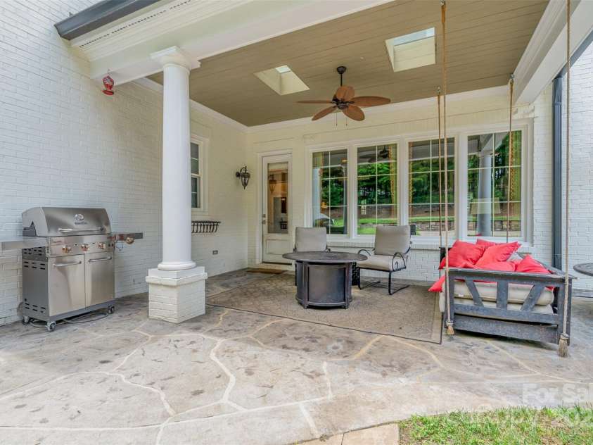 5537 Challis View Lane, Charlotte, NC 28226.  MLS# CAR4270403, YatesRealty ID 21318. 