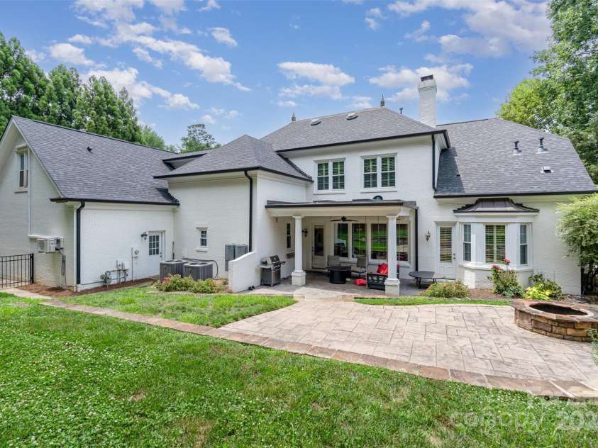 5537 Challis View Lane, Charlotte, NC 28226.  MLS# CAR4270403, YatesRealty ID 21318. 