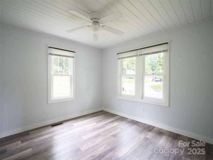 250 Oakdale Street, Brevard, NC 28712.  MLS# CAR4265183, YatesRealty ID 21319. 