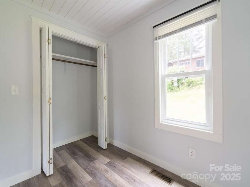 250 Oakdale Street, Brevard, NC 28712.  MLS# CAR4265183, YatesRealty ID 21319. 