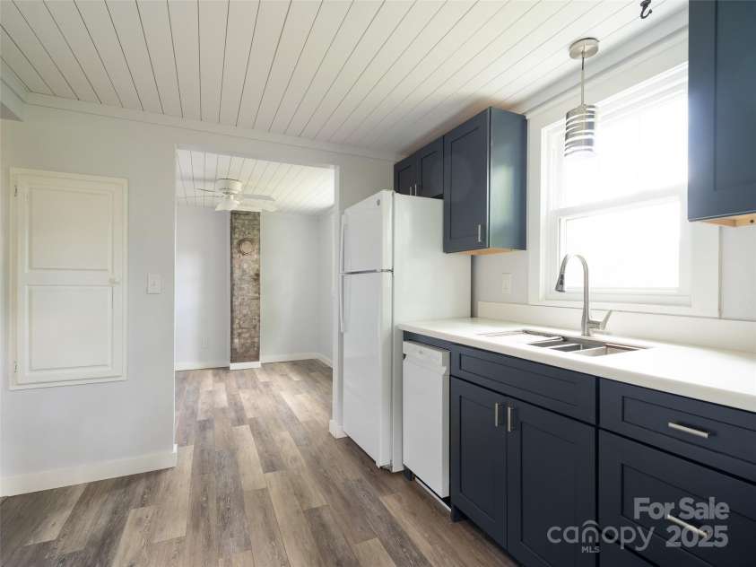 250 Oakdale Street, Brevard, NC 28712.  MLS# CAR4265183, YatesRealty ID 21319. 