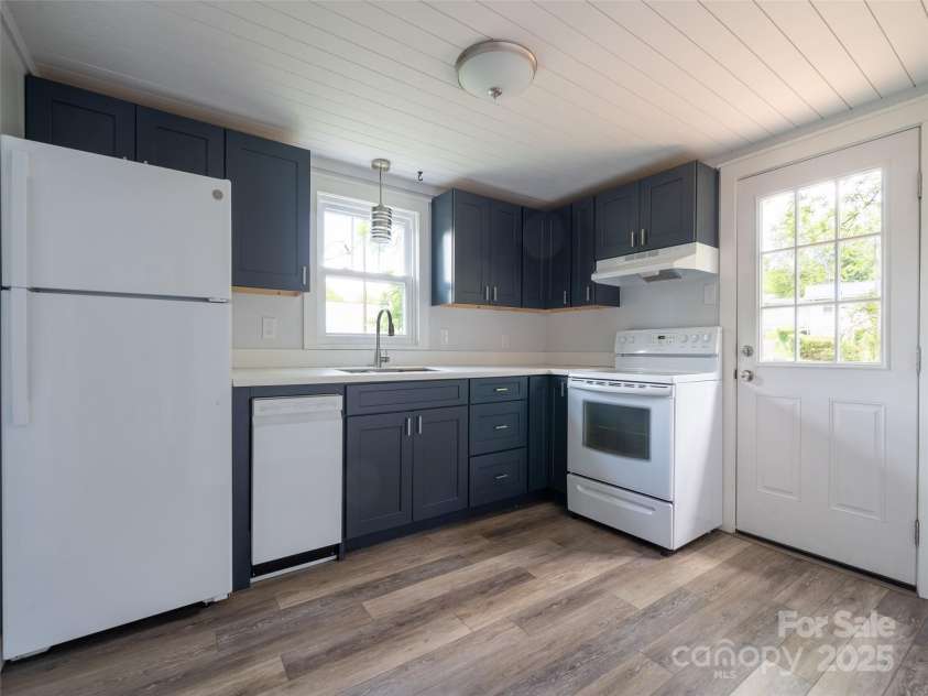 250 Oakdale Street, Brevard, NC 28712.  MLS# CAR4265183, YatesRealty ID 21319. 