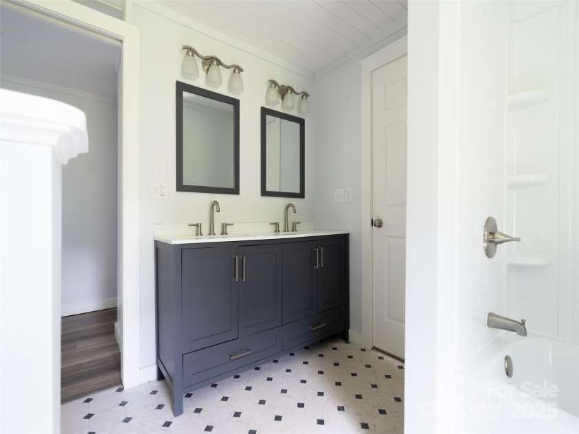 250 Oakdale Street, Brevard, NC 28712.  MLS# CAR4265183, YatesRealty ID 21319. 