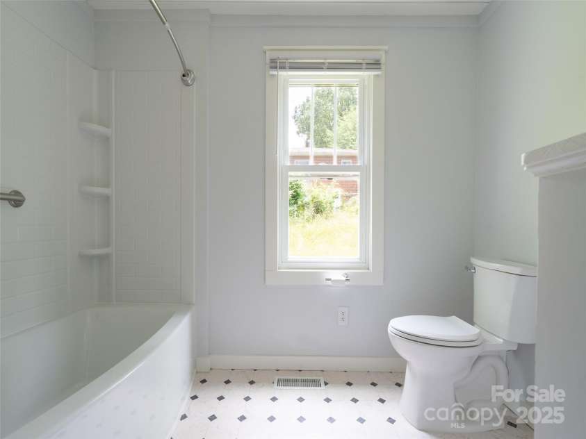 250 Oakdale Street, Brevard, NC 28712.  MLS# CAR4265183, YatesRealty ID 21319. 