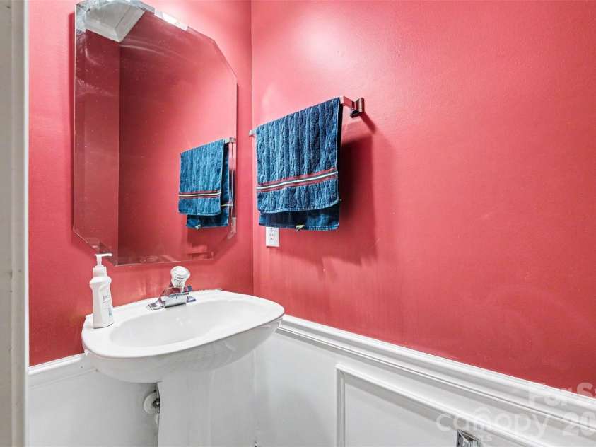 5313 Bentgrass Run Drive, Charlotte, NC 28269.  MLS# CAR4376388, YatesRealty ID 21319. 