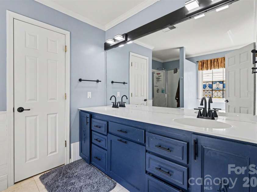 5313 Bentgrass Run Drive, Charlotte, NC 28269.  MLS# CAR4376388, YatesRealty ID 21319. 