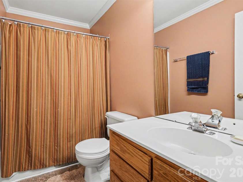 5313 Bentgrass Run Drive, Charlotte, NC 28269.  MLS# CAR4376388, YatesRealty ID 21319. 