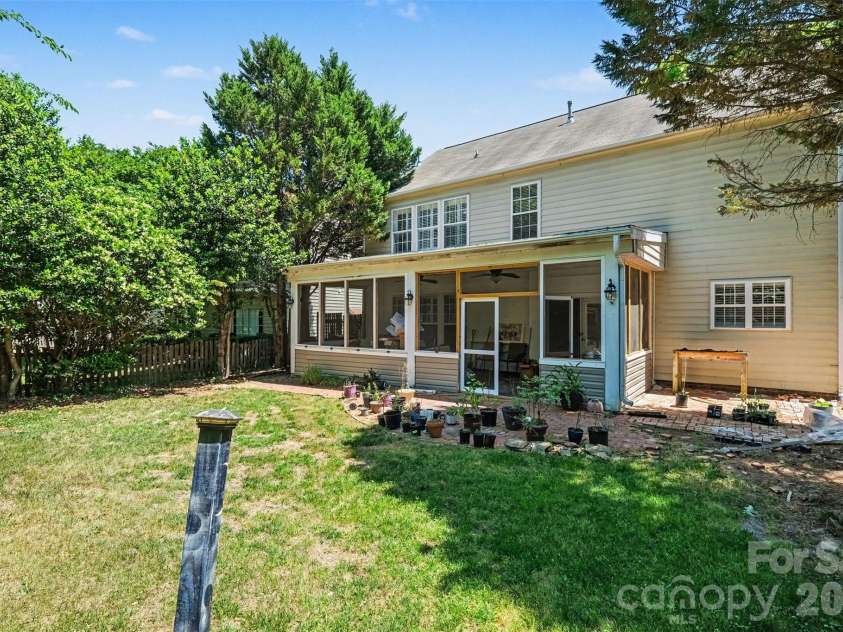 5313 Bentgrass Run Drive, Charlotte, NC 28269.  MLS# CAR4376388, YatesRealty ID 21319. 