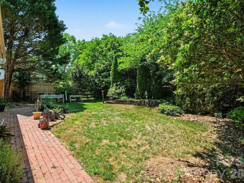 5313 Bentgrass Run Drive, Charlotte, NC 28269.  MLS# CAR4376388, YatesRealty ID 21319. 