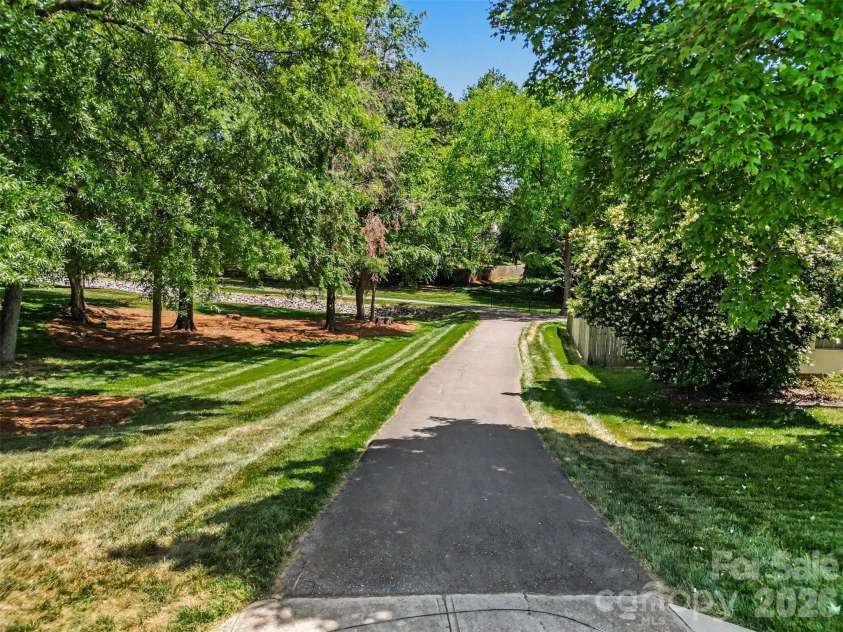 5313 Bentgrass Run Drive, Charlotte, NC 28269.  MLS# CAR4376388, YatesRealty ID 21319. 