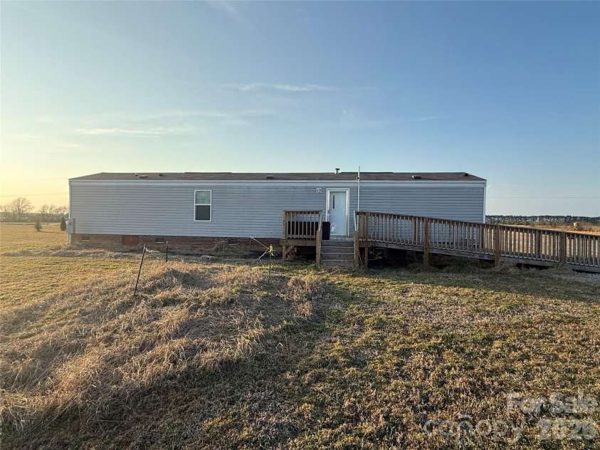 2100 Main Street, Bennettsville, SC 29512.  MLS# CAR4349439, YatesRealty ID 2132. 