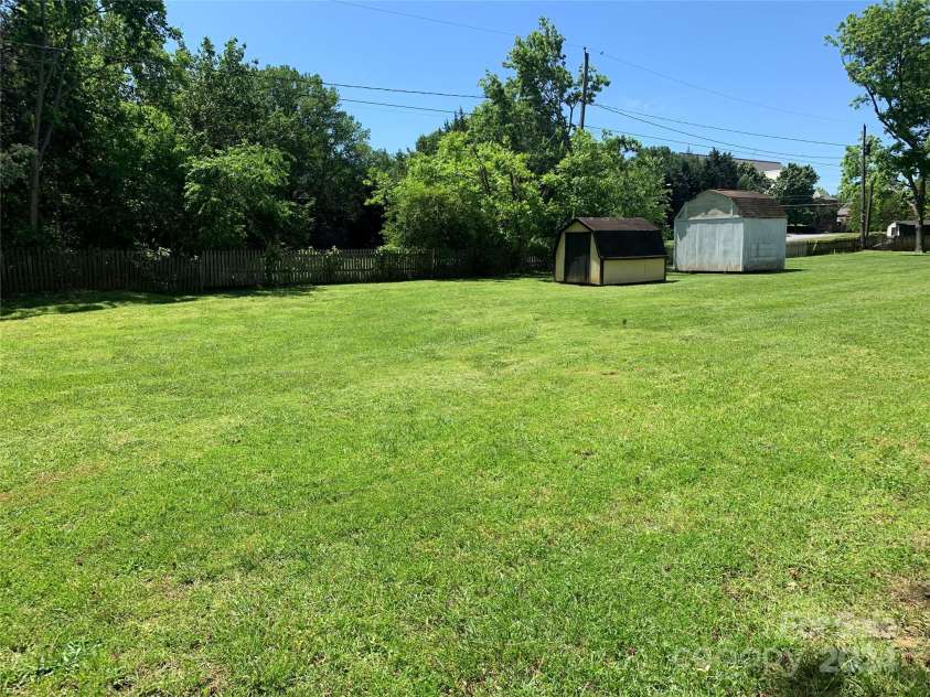9400 Sandburg Avenue, Charlotte, NC 28213.  MLS# CAR4145478, YatesRealty ID 2132. 