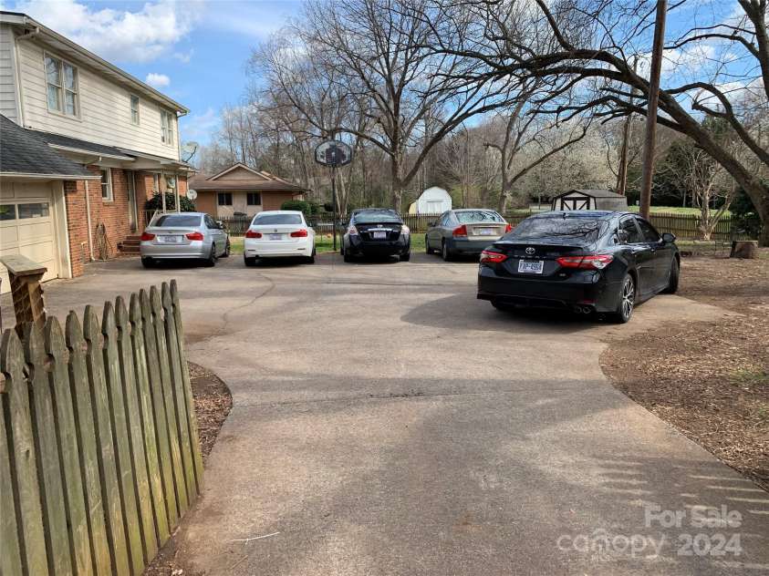 9400 Sandburg Avenue, Charlotte, NC 28213.  MLS# CAR4145478, YatesRealty ID 2132. 
