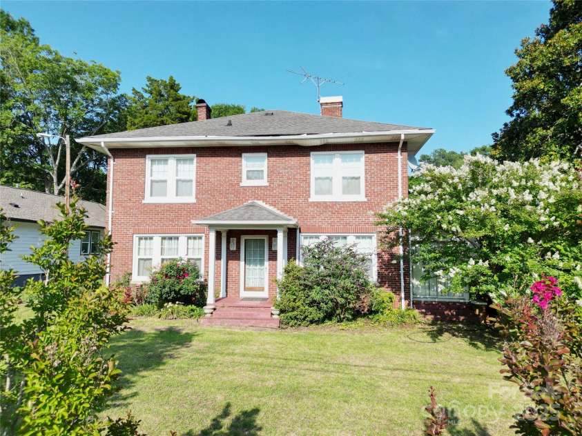 309 Greene Street, Wadesboro, NC 28170.  MLS# CAR4268353, YatesRealty ID 21320. 