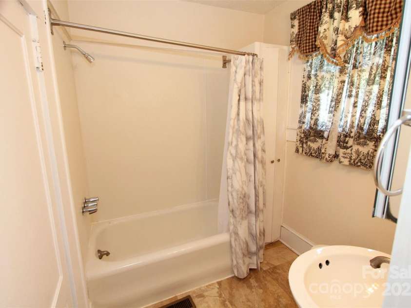 309 Greene Street, Wadesboro, NC 28170.  MLS# CAR4268353, YatesRealty ID 21320. 