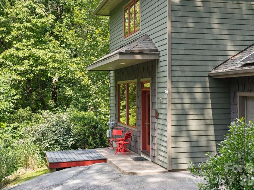 26 Robinson Creek Road, Asheville, NC 28803.  MLS# CAR4372954, YatesRealty ID 21321. 