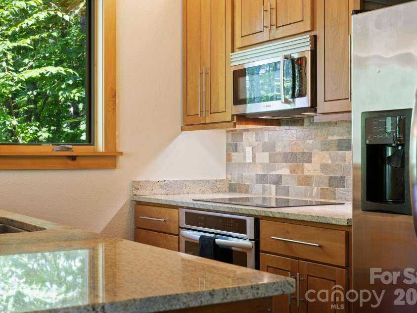 26 Robinson Creek Road, Asheville, NC 28803.  MLS# CAR4372954, YatesRealty ID 21321. 