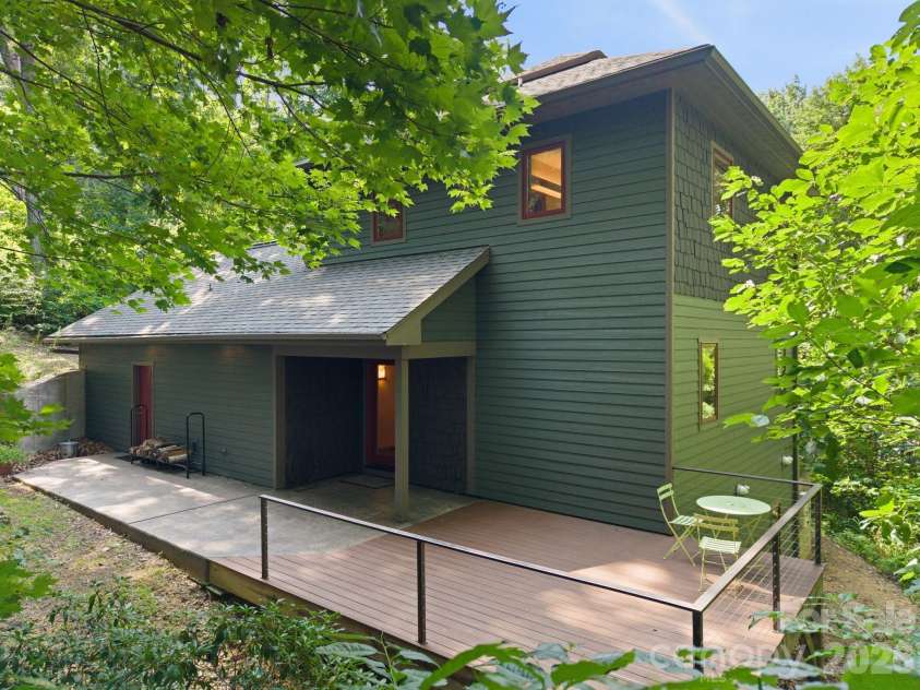 26 Robinson Creek Road, Asheville, NC 28803.  MLS# CAR4372954, YatesRealty ID 21321. 