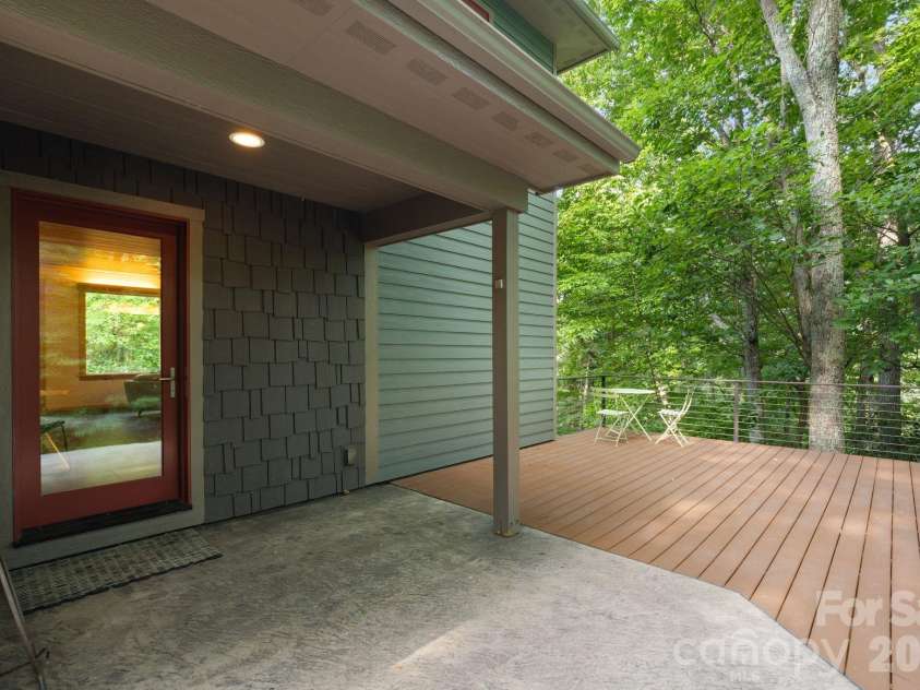 26 Robinson Creek Road, Asheville, NC 28803.  MLS# CAR4372954, YatesRealty ID 21321. 