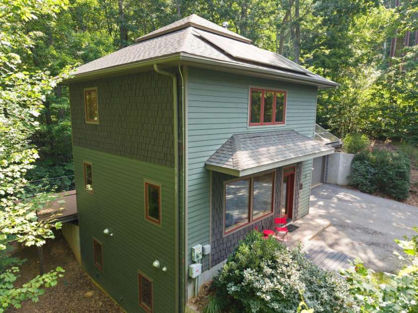 26 Robinson Creek Road, Asheville, NC 28803.  MLS# CAR4372954, YatesRealty ID 21321. 