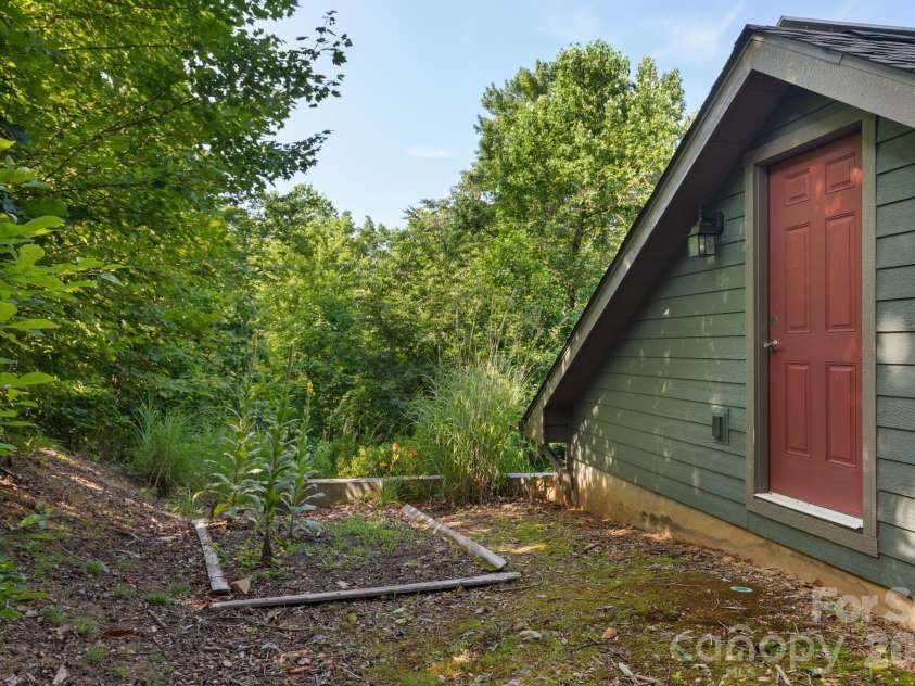 26 Robinson Creek Road, Asheville, NC 28803.  MLS# CAR4372954, YatesRealty ID 21321. 