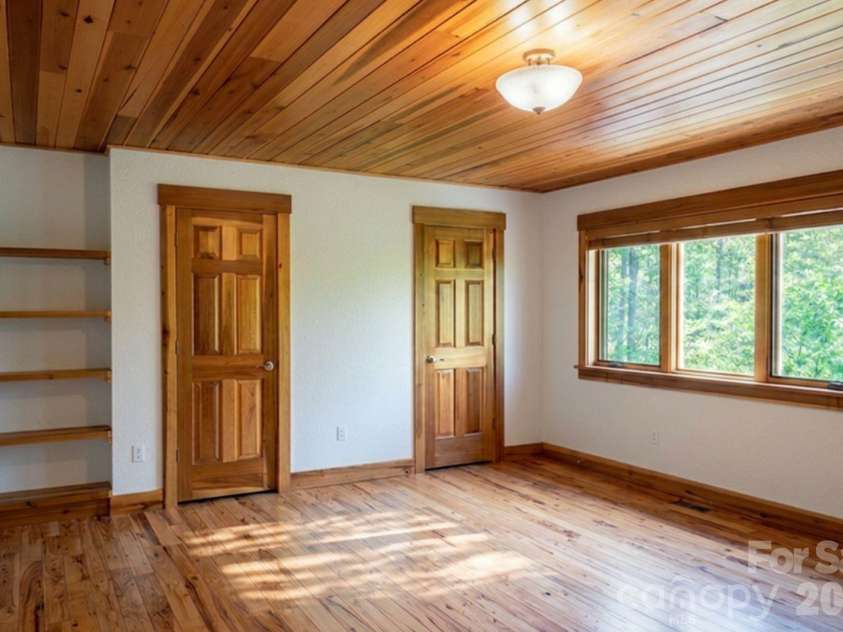 26 Robinson Creek Road, Asheville, NC 28803.  MLS# CAR4372954, YatesRealty ID 21321. 