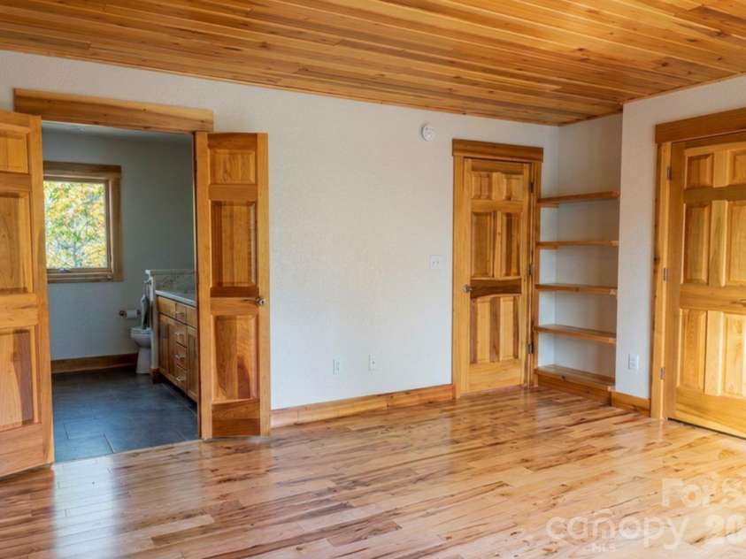 26 Robinson Creek Road, Asheville, NC 28803.  MLS# CAR4372954, YatesRealty ID 21321. 