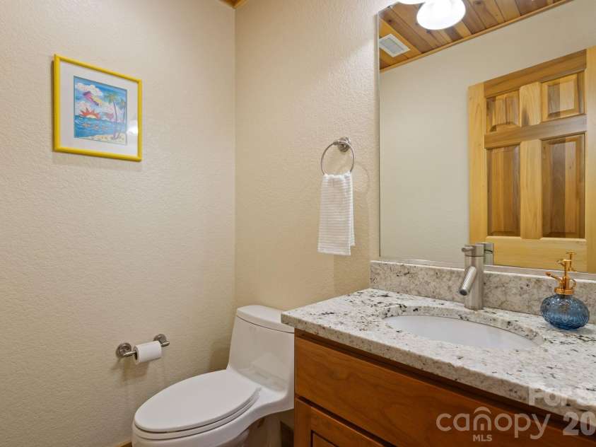 26 Robinson Creek Road, Asheville, NC 28803.  MLS# CAR4372954, YatesRealty ID 21321. Main level half bath