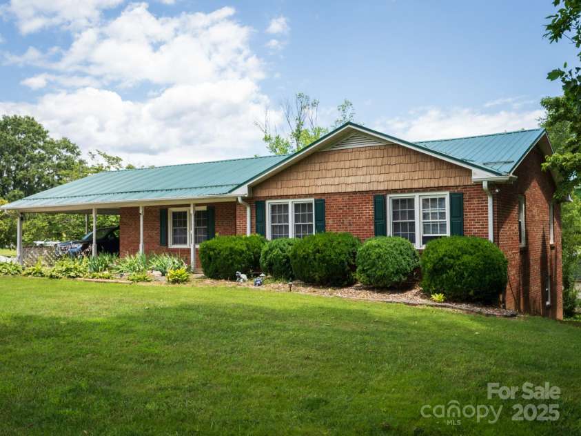 69 Katydid Drive, Marion, NC 28752.  MLS# CAR4273434, YatesRealty ID 21321. 