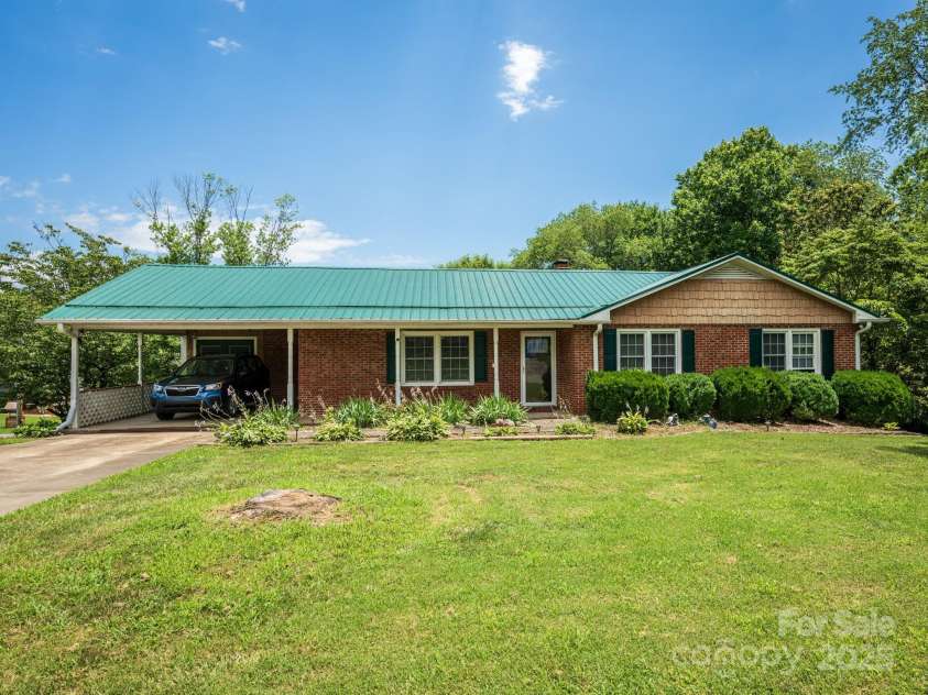 69 Katydid Drive, Marion, NC 28752.  MLS# CAR4273434, YatesRealty ID 21321. 