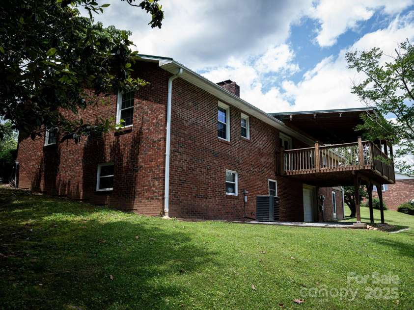 69 Katydid Drive, Marion, NC 28752.  MLS# CAR4273434, YatesRealty ID 21321. 