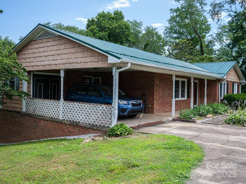 69 Katydid Drive, Marion, NC 28752.  MLS# CAR4273434, YatesRealty ID 21321. 