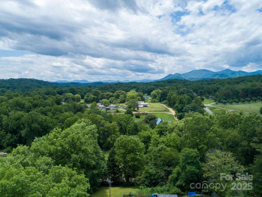 69 Katydid Drive, Marion, NC 28752.  MLS# CAR4273434, YatesRealty ID 21321. 