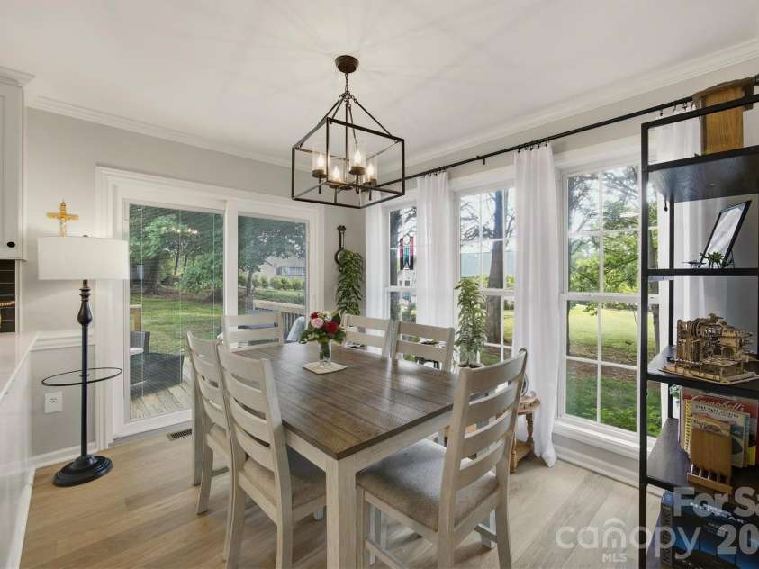 612 35th Street, Conover, NC 28613.  MLS# CAR4378180, YatesRealty ID 21322. Breakfast nook