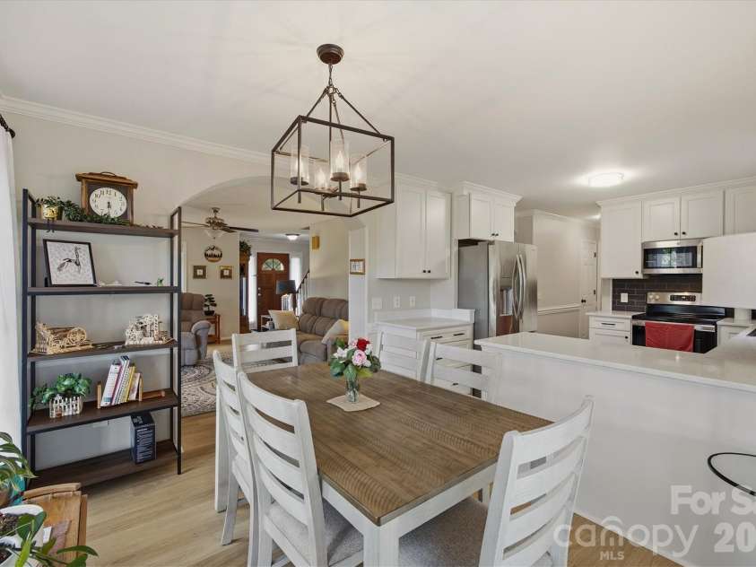 612 35th Street, Conover, NC 28613.  MLS# CAR4378180, YatesRealty ID 21322. Breakfast nook