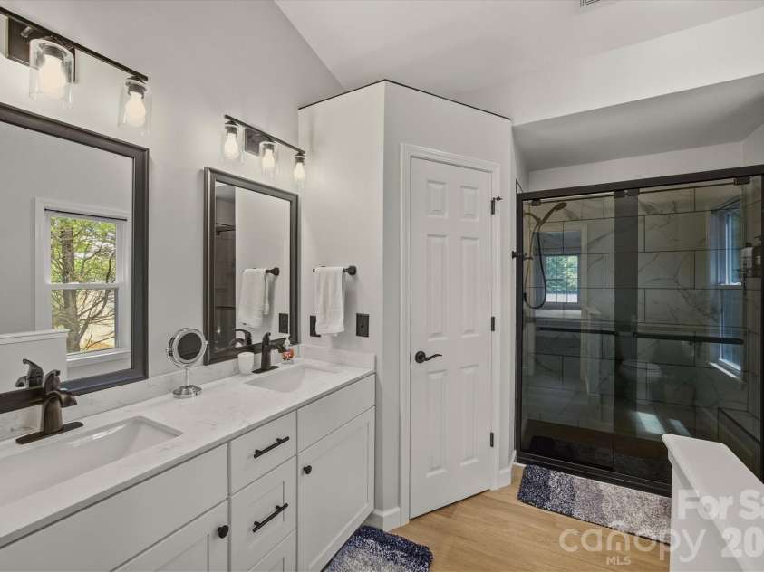 612 35th Street, Conover, NC 28613.  MLS# CAR4378180, YatesRealty ID 21322. Primary bath