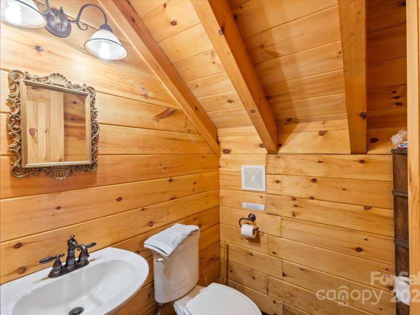 1694 Humpback Mountain Road, Spruce Pine, NC 28777.  MLS# CAR4210762, YatesRealty ID 21324. 