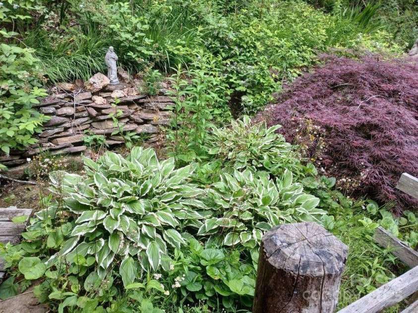 1694 Humpback Mountain Road, Spruce Pine, NC 28777.  MLS# CAR4210762, YatesRealty ID 21324. 