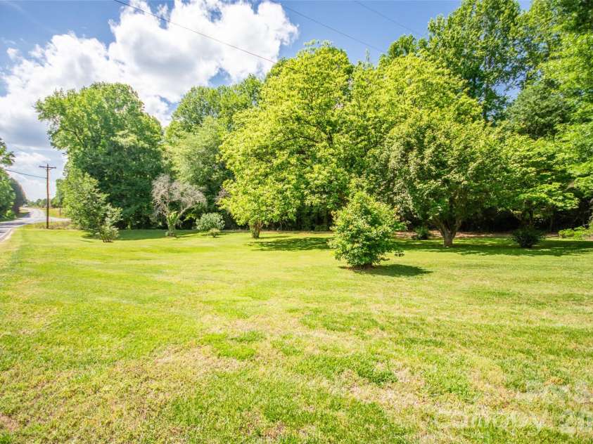 262 Beulah Road, Statesville, NC 28677.  MLS# CAR4379239, YatesRealty ID 21326. 