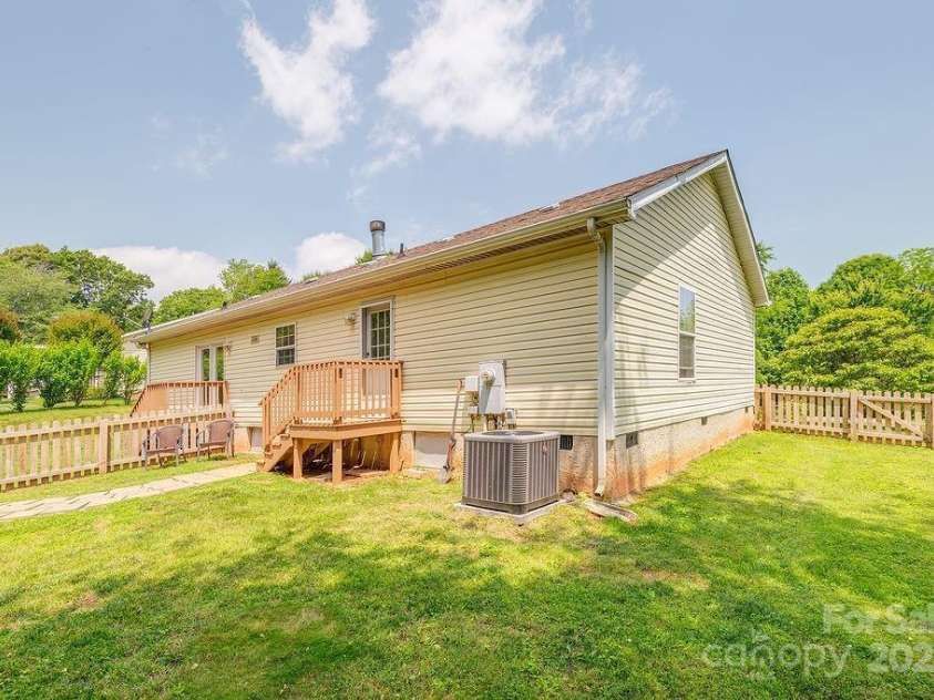 27 Jackson Cove Road, Leicester, NC 28748.  MLS# CAR4266959, YatesRealty ID 21326. 